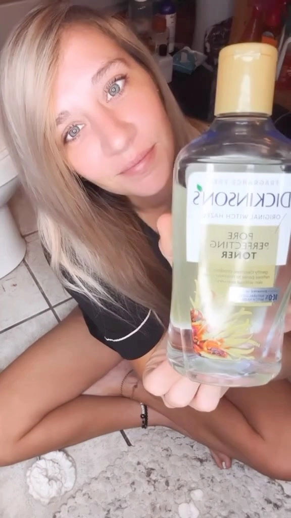 “I use it everywhere and it makes you feel so so so clean.” We couldn’t have said it better ourselves, Laken xoxo 🥹

#WitchHazel #hygiene #ShowerRoutine #HygieneRoutine #toner