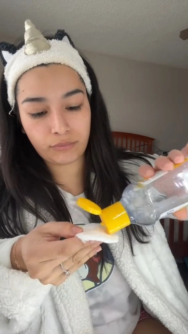 Thx for sharing @juliettebonitaa how you got *that* face. 😂  Soulmates, share your beautiful faces with us, and we’ll share them back! 

#SkincareSoulmate #Dickinsons #skincare #toners #FacialCleansers #GRWM #WitchHazel #AffordableSkincare #SkincareRoutine